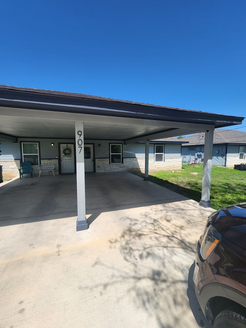 Lampasas Multiplex: 907 E. 3rd St