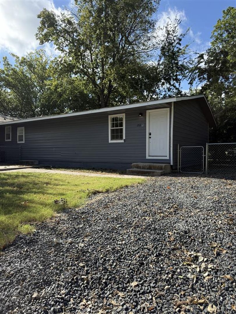 Copperas Cove Apartment: 202 Marston St