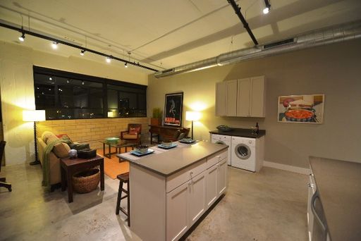 (GET $775 OFF FIRST MONTH'S RENT IF LEASE IS SIGNED BY SEPTEMBER 30) Modern 2bed/2bath in the Central West End – photo 1