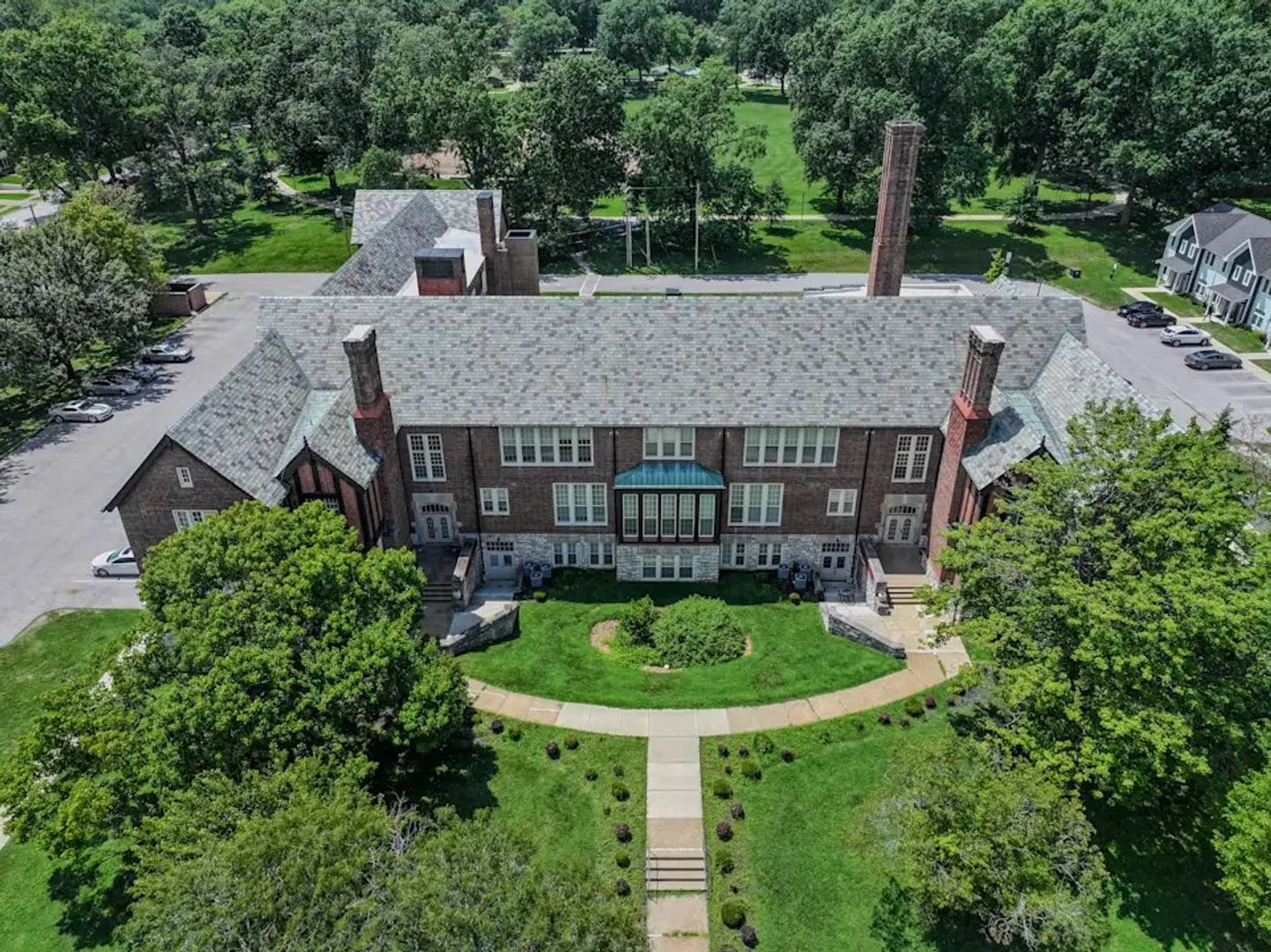 University City Apartment: 1351 N. Hanley Rd.