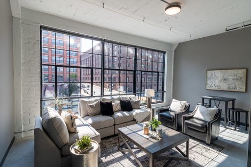 Modern, Loft-Style 2Bed/2Bath with Historic Charm – photo 1