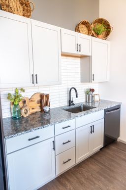 Modern, Loft-Style 2Bed/1Bath with Historic Charm – photo 1