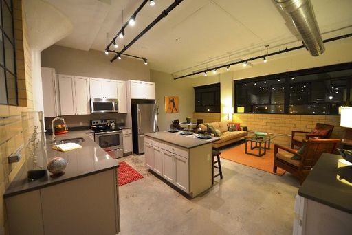 ($775 OFF FIRST MONTH IF LEASE IS SIGNED BY SEPTEMBER 30) Modern 2bed/2bath in the Central West End – photo 1