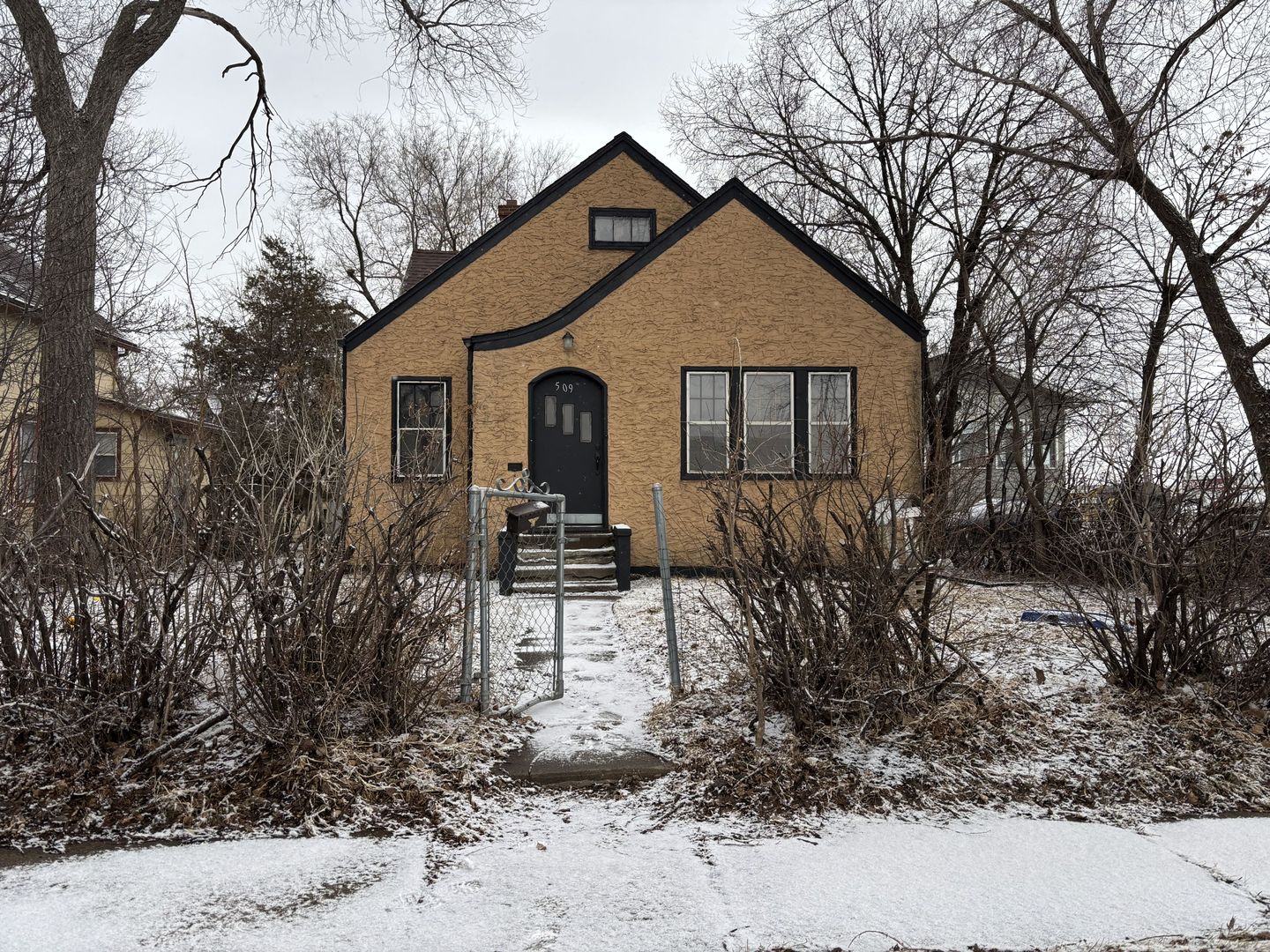 Aberdeen House: 509 S 9th St