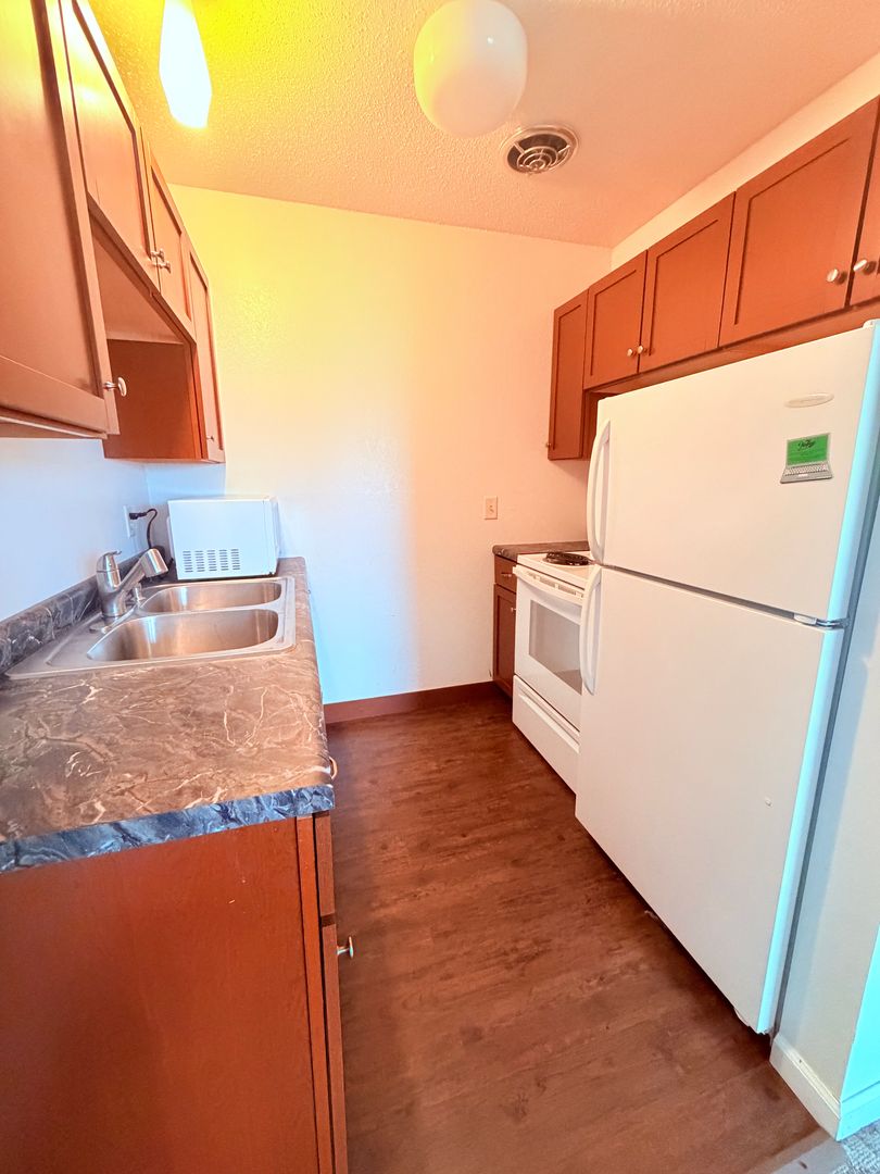 Eureka Apartment: 301 12th St