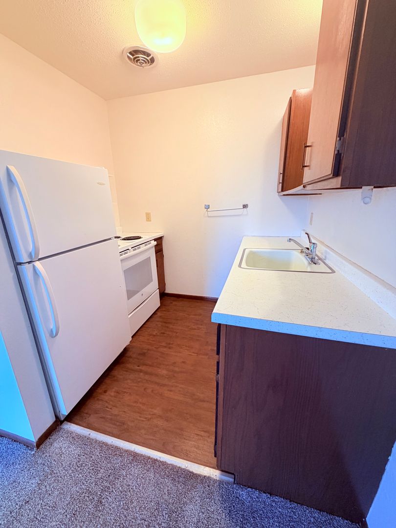 Eureka Apartment: 301 12th St