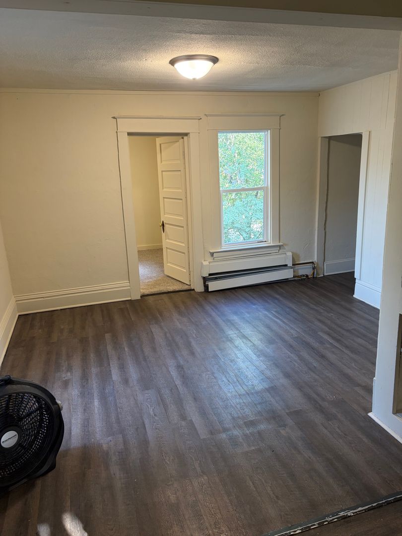 Aberdeen Apartment: 220 5th Ave SW