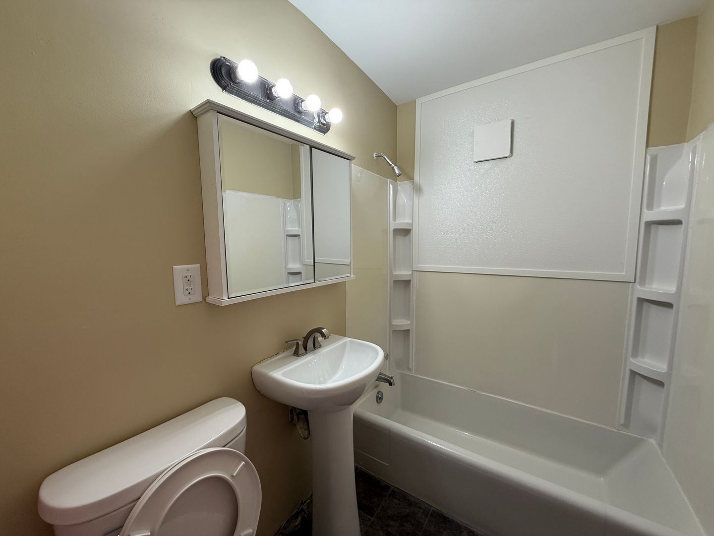 Aberdeen Apartment: 820 N Main St