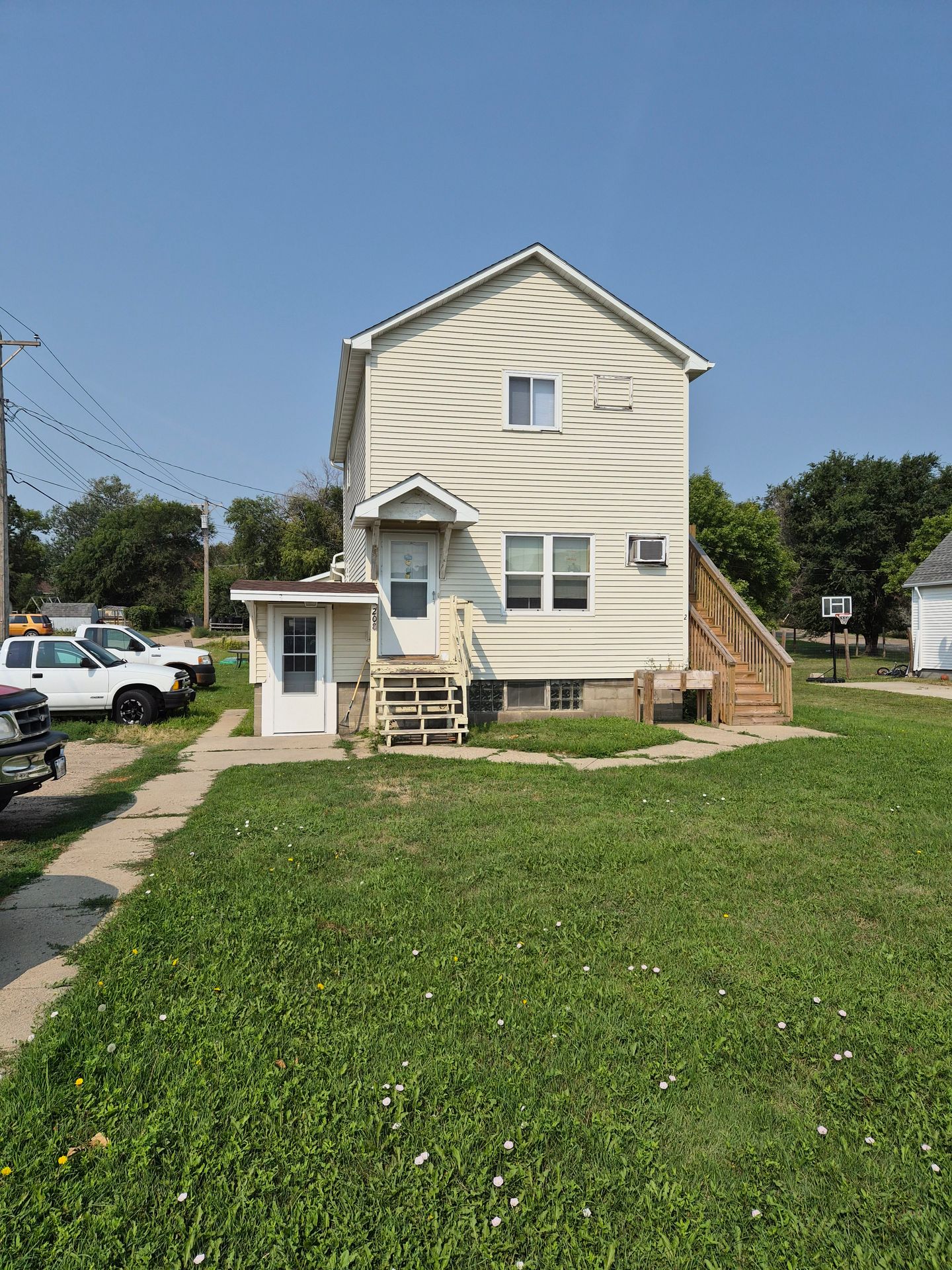 Aberdeen Apartment: 208 S 11th St