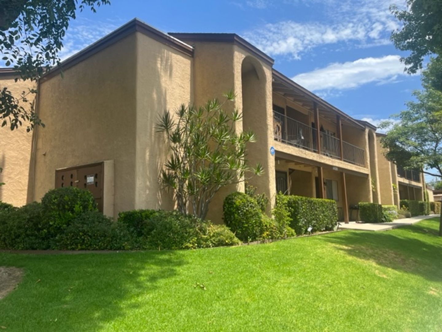 Whittier Apartment: 14209 Syracuse Street