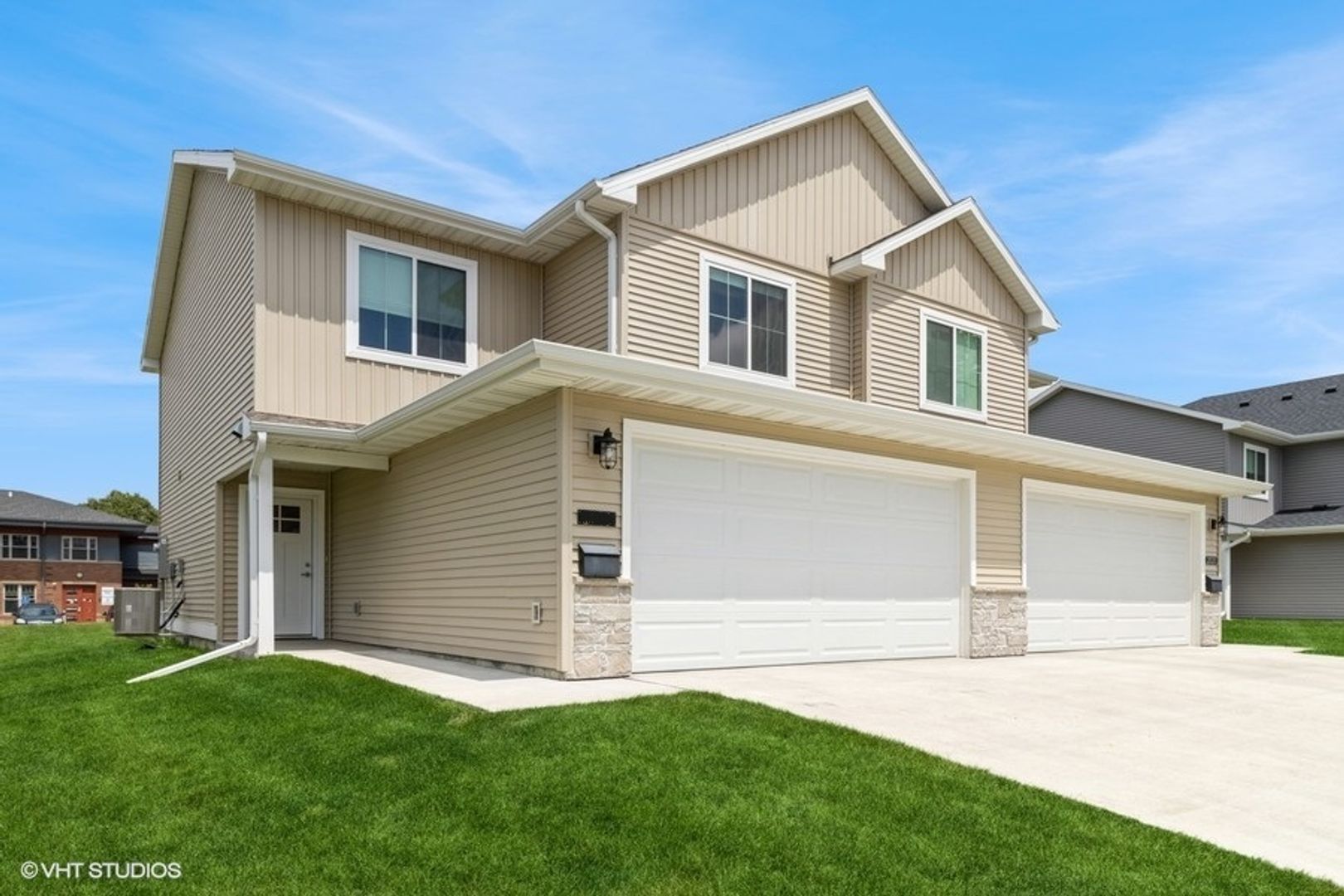 Perry Townhome: 2020 Otley Avenue