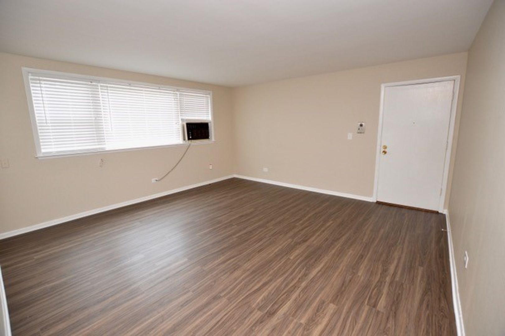 Elmhurst Apartment: 0S 540,610, 620 Old York Road
