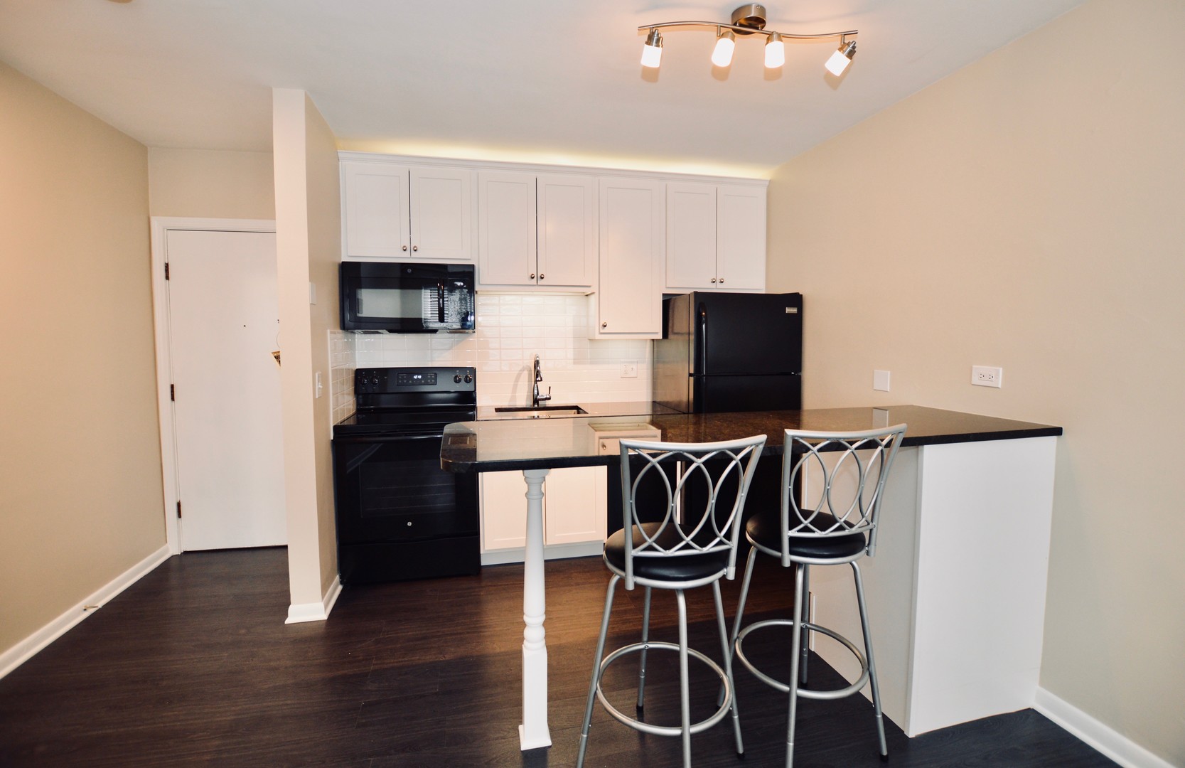 Downers Grove Apartment: 800 Ogden Avenue