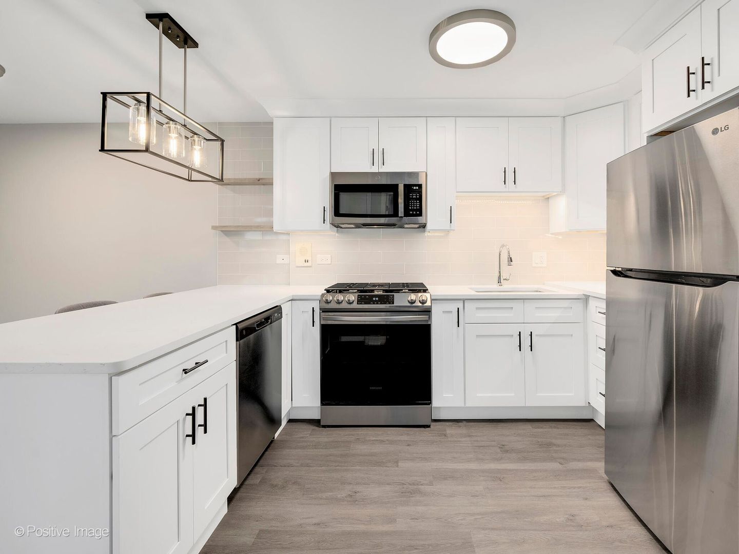 Downers Grove Apartment: 5121 Mackie Place