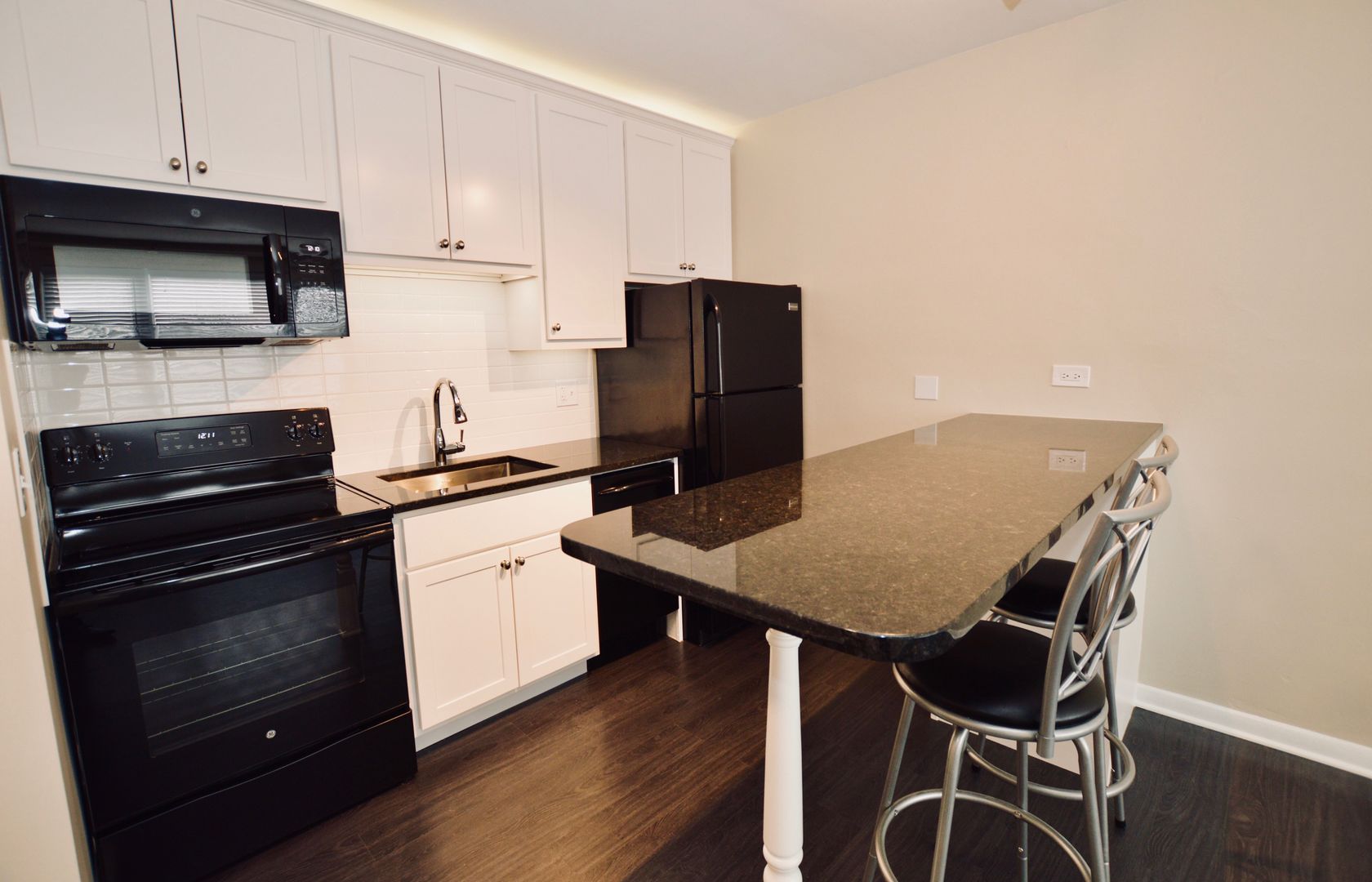 Downers Grove Apartment: 800 Ogden Avenue