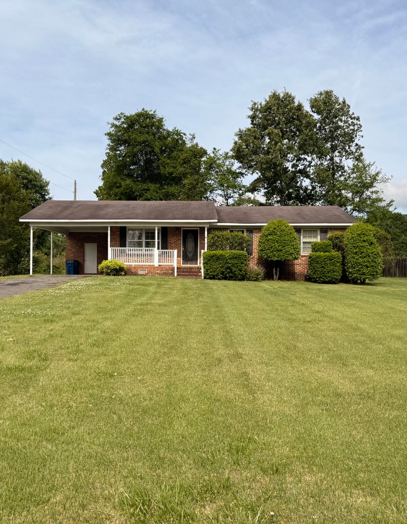 Guntersville House: 165 Marshall Circle