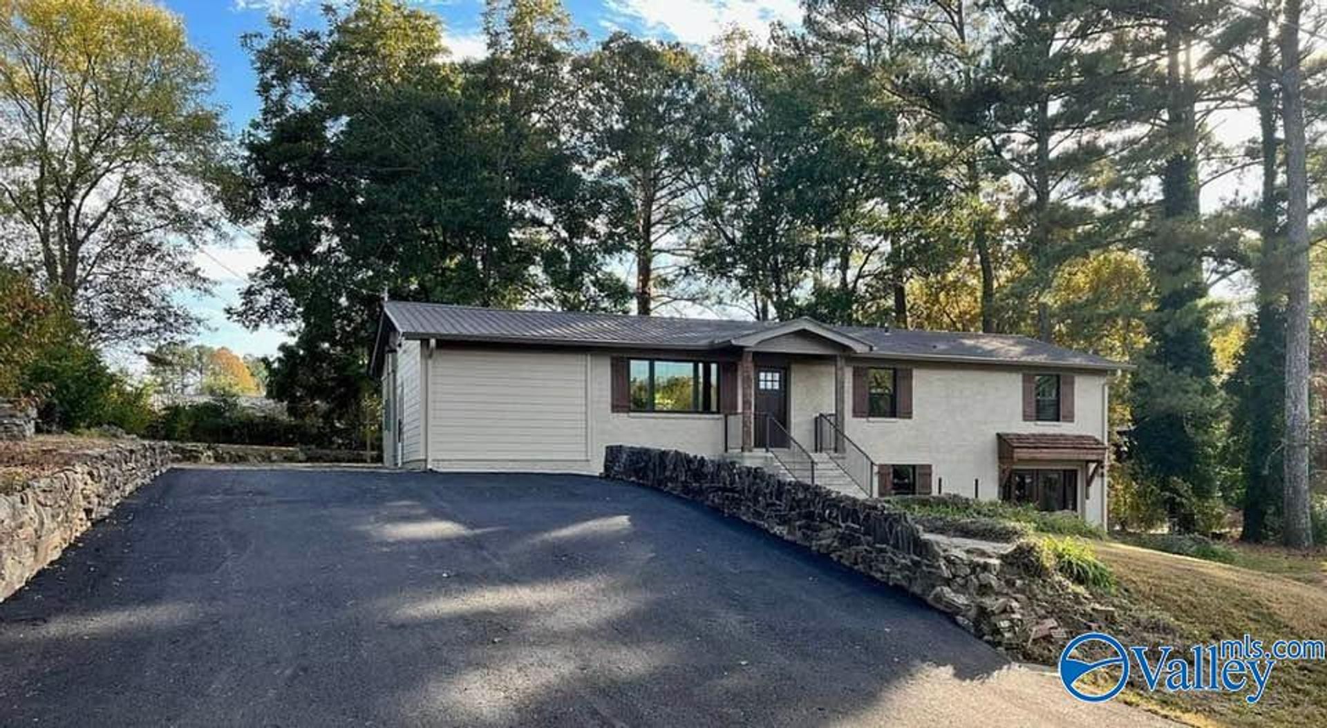 Guntersville House: 4905 Lee Street