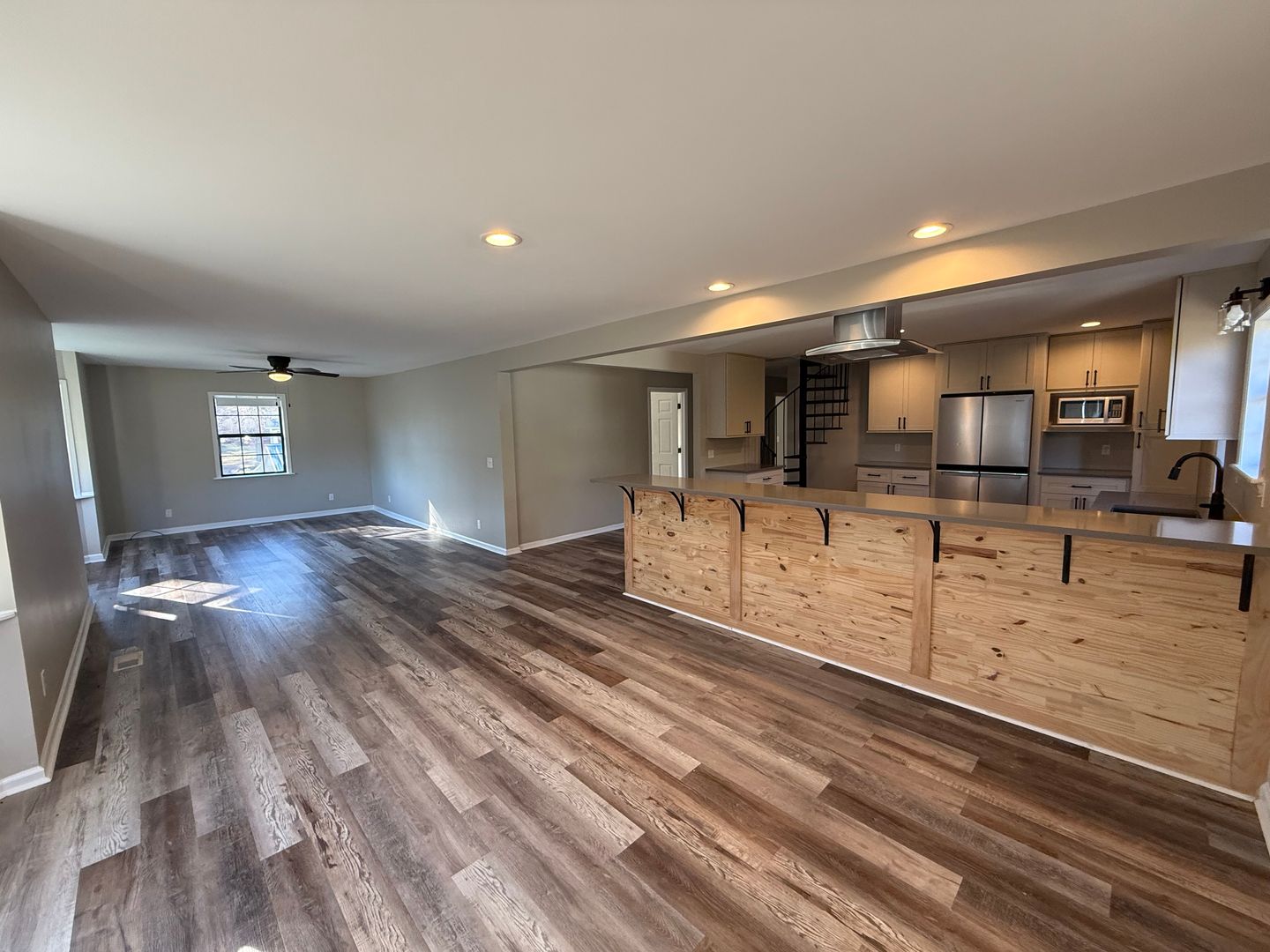 Guntersville House: 2665 Dunlap Ave