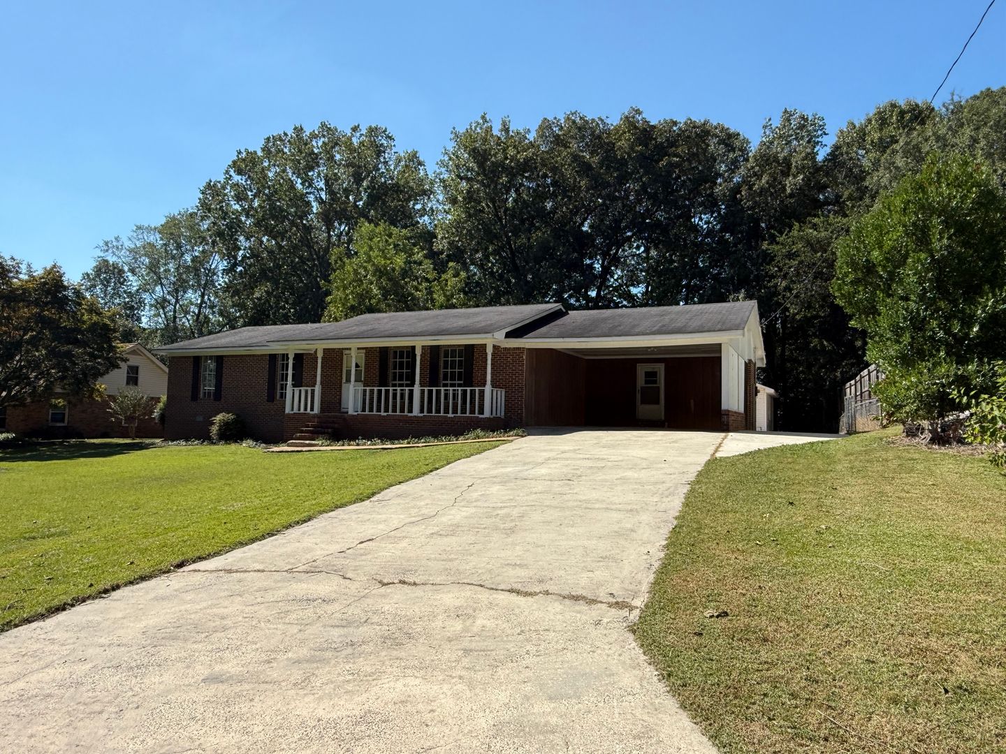 Guntersville House: 2212 Hickory Hill Drive