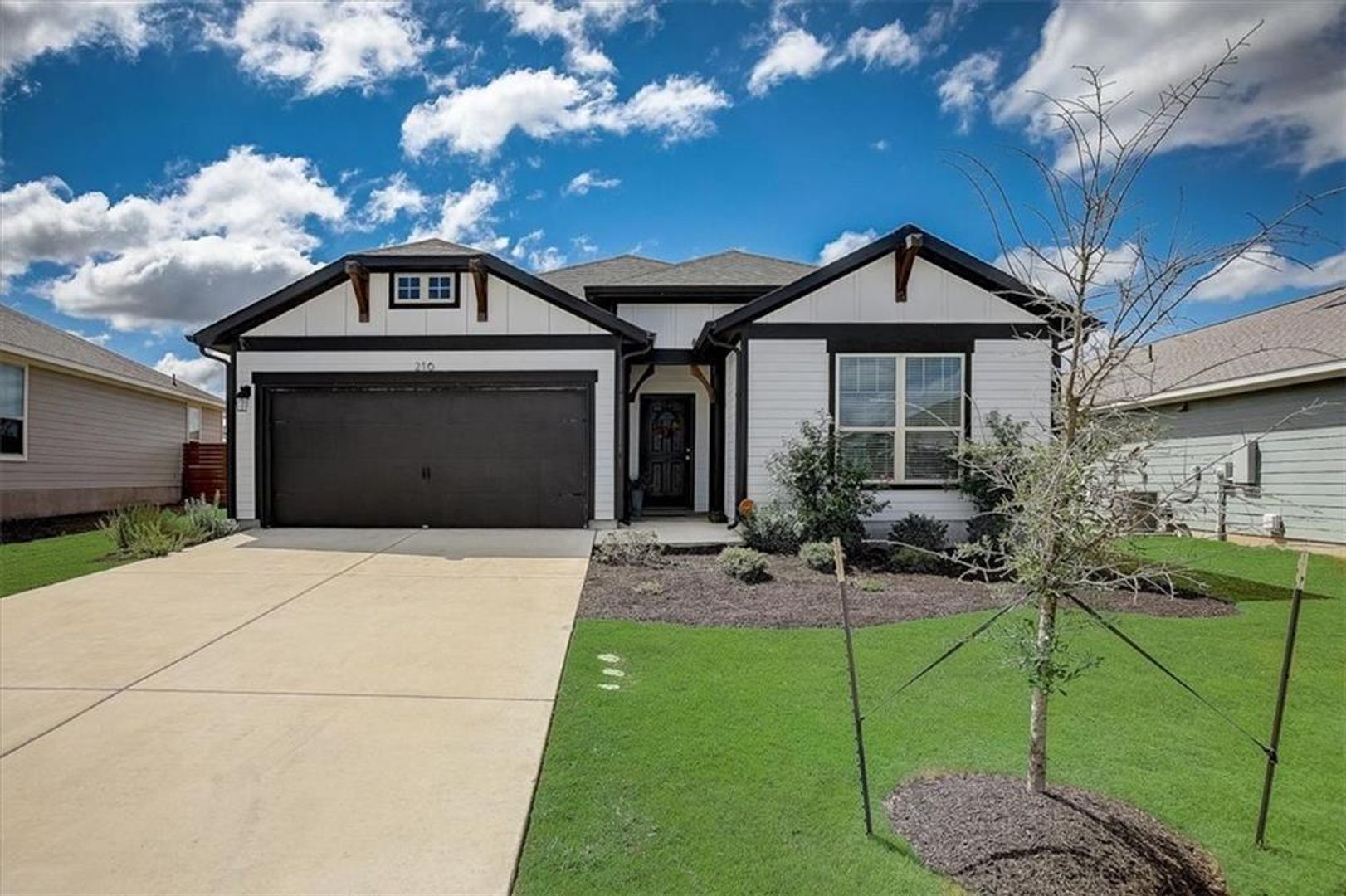 Leander House: 216 Trellis Blvd