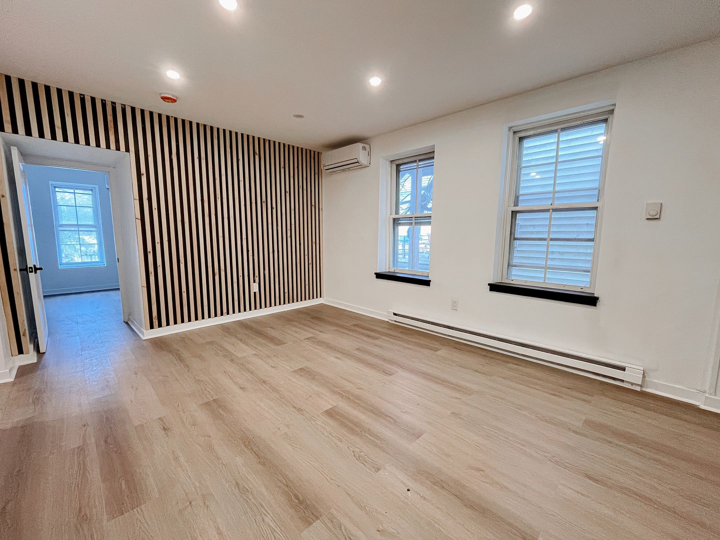 Hudson Apartment: 208 Warren St