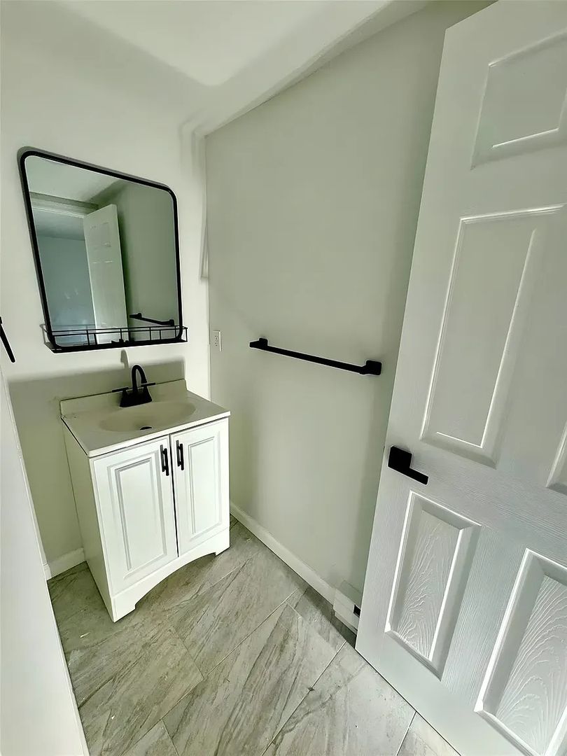 Acra Apartment: 586 County Route 23