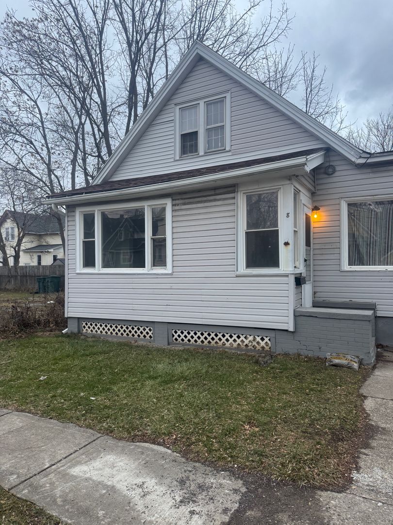 Rochester House: 8 Laurel Street