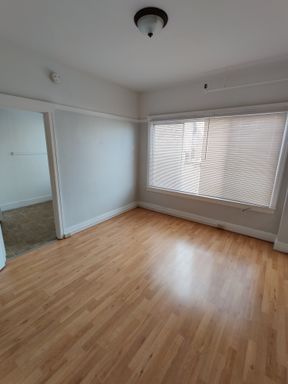 Charming 1Bed1Bath Apartment in Very Convenient Central Chinatown Location! – photo 1