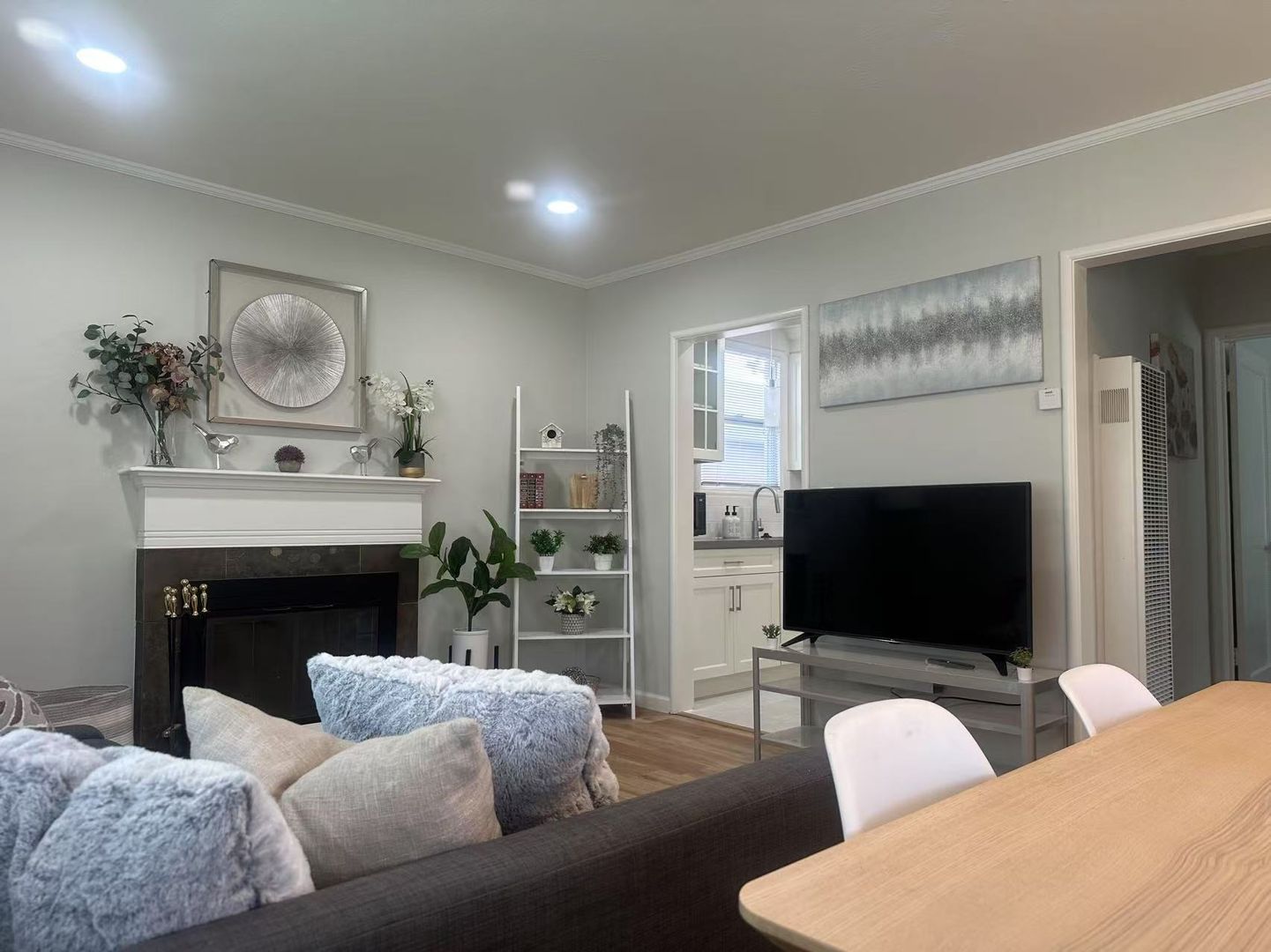 Redwood City Apartment: 122-130 Vera Avenue