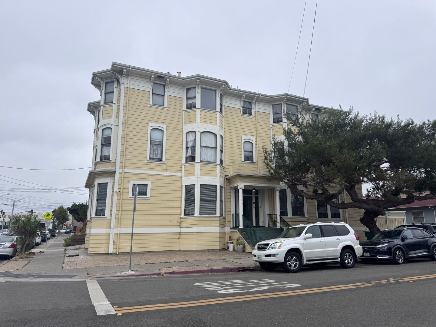 Alameda Apartment: 2301 San Antonio Avenue