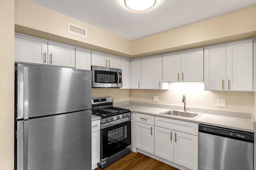 Newly Renovated 1 Bedroom 1 Bathroom Unit