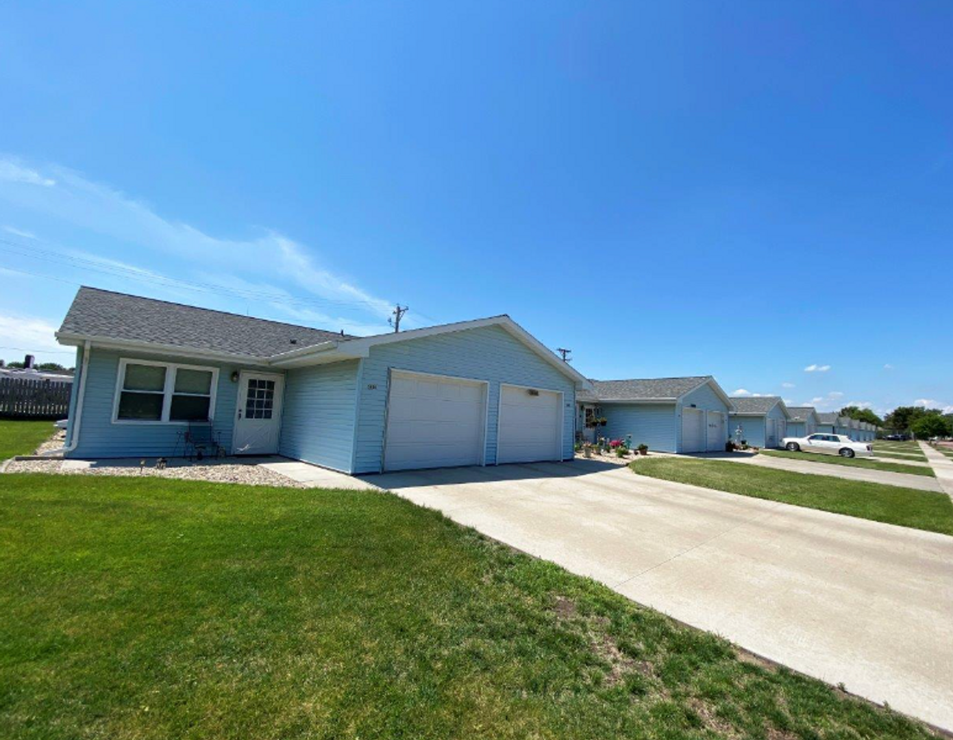 Mitchell Apartment: 1401 - 1415 1501 -1523 W Elm