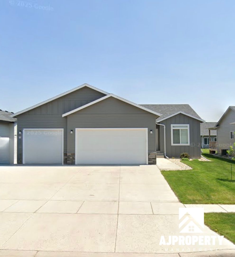 Sioux Falls House: 5304 S Spirea Avenue