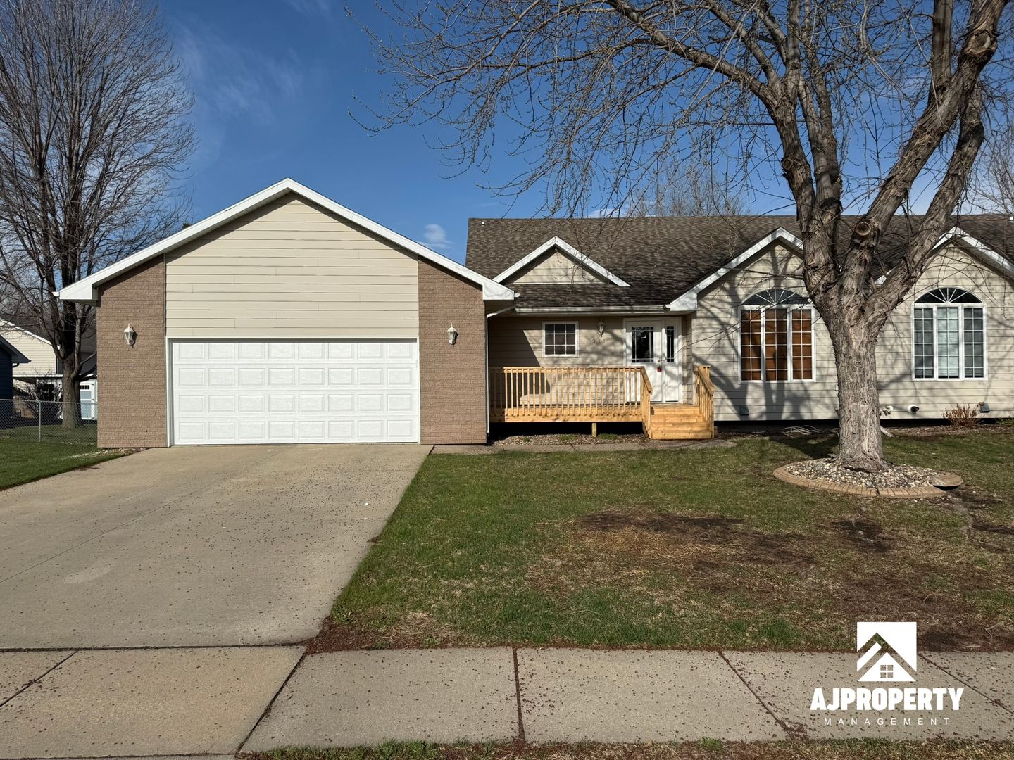 Sioux Falls House: 911 S Colleen Lane