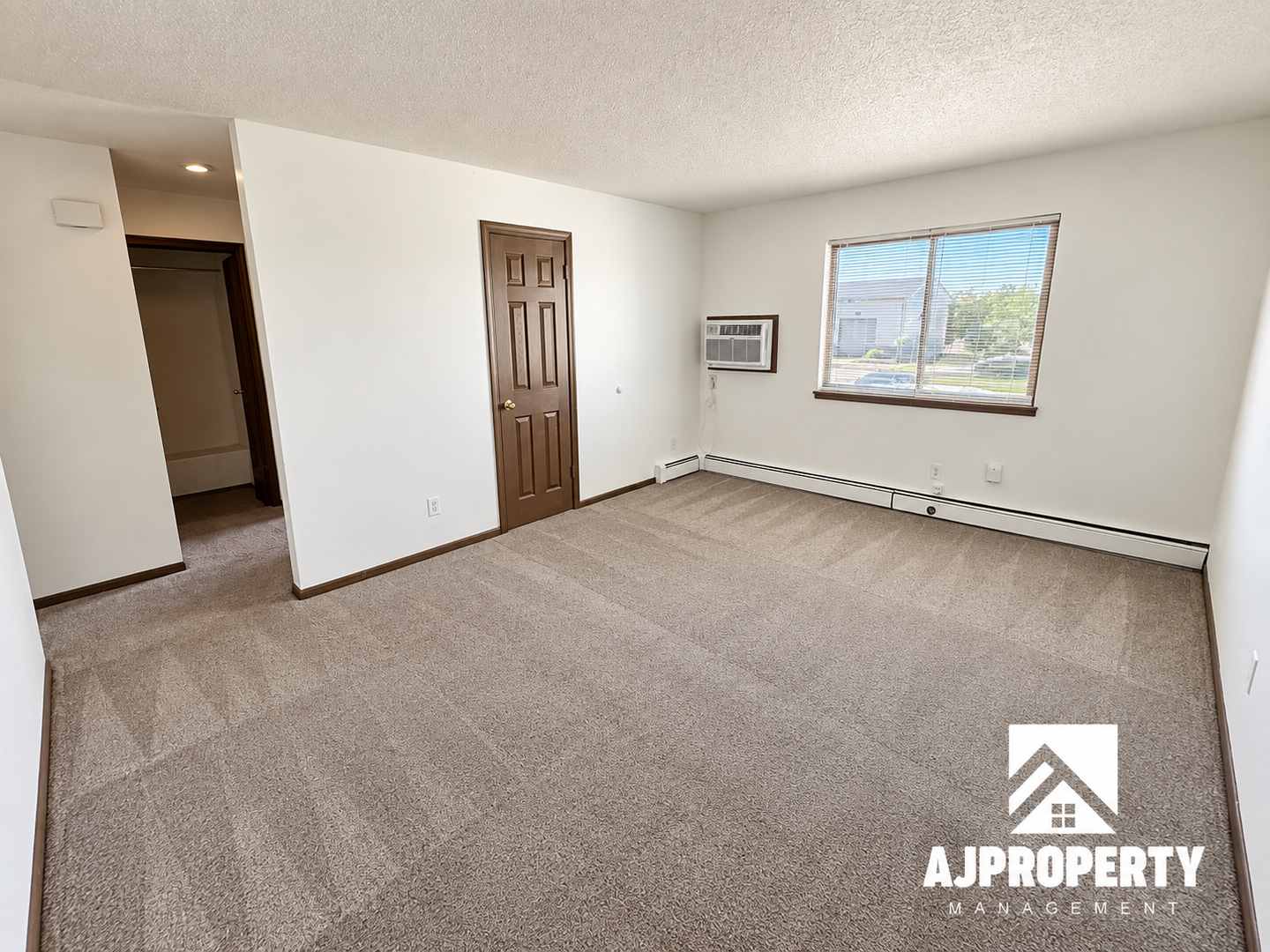 Sioux Falls Apartment: 114 W 43rd St