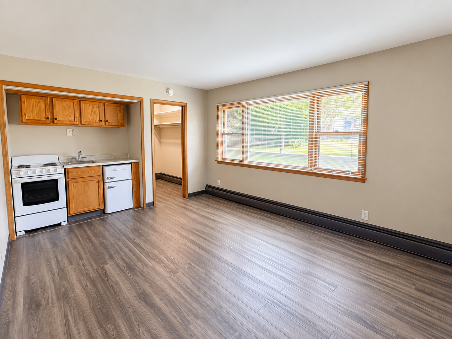 Sioux Falls Apartment: 615 W 15th St, 700 S Summit Ave
