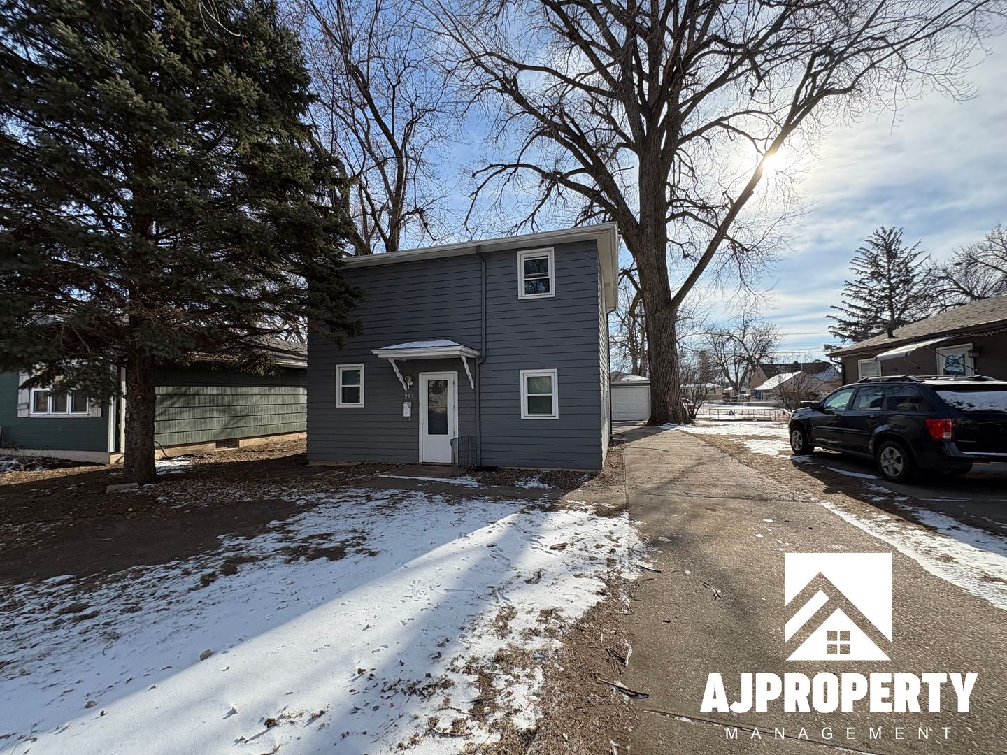 Sioux Falls House: 213 W 39th St