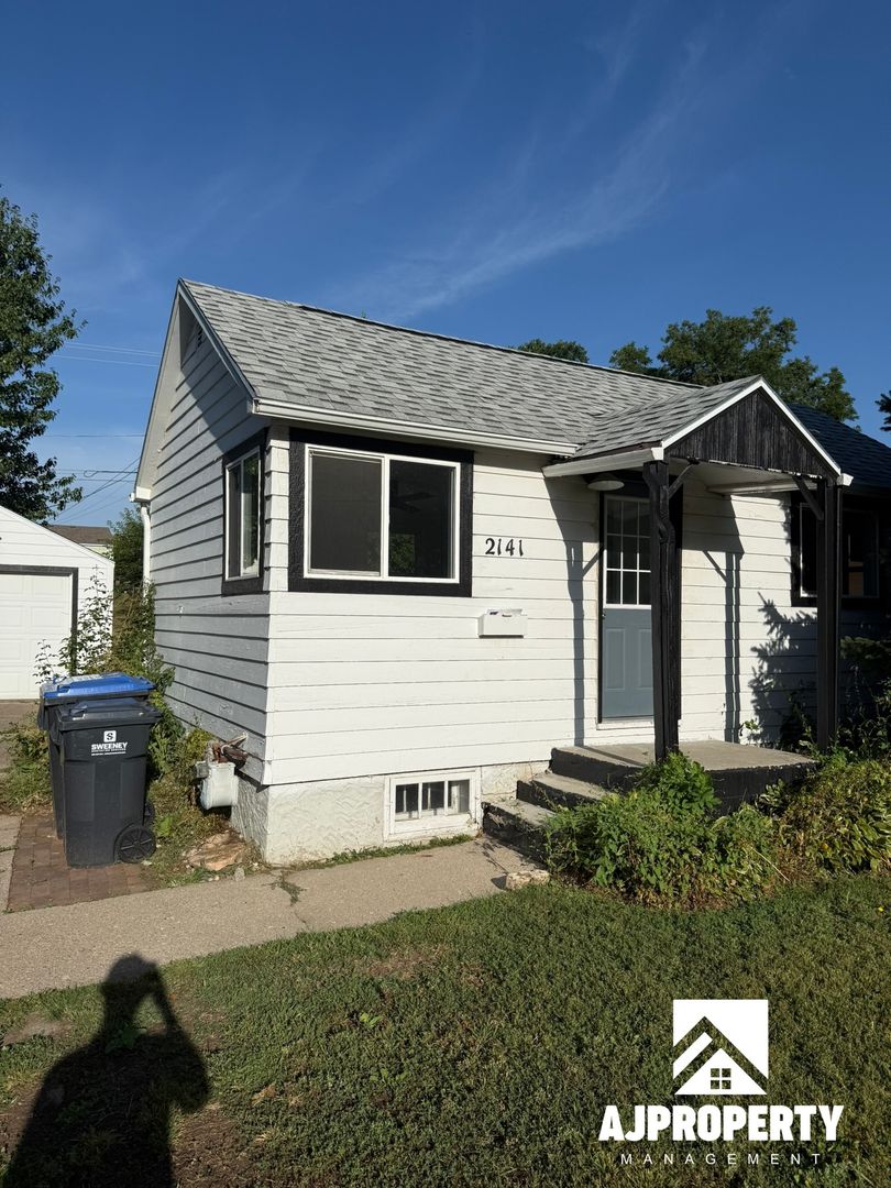 Sioux Falls House: 2141 S Norton Avenue