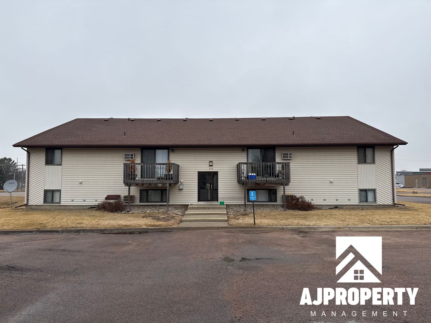 Brandon Apartment: 609 N Teton Dr.