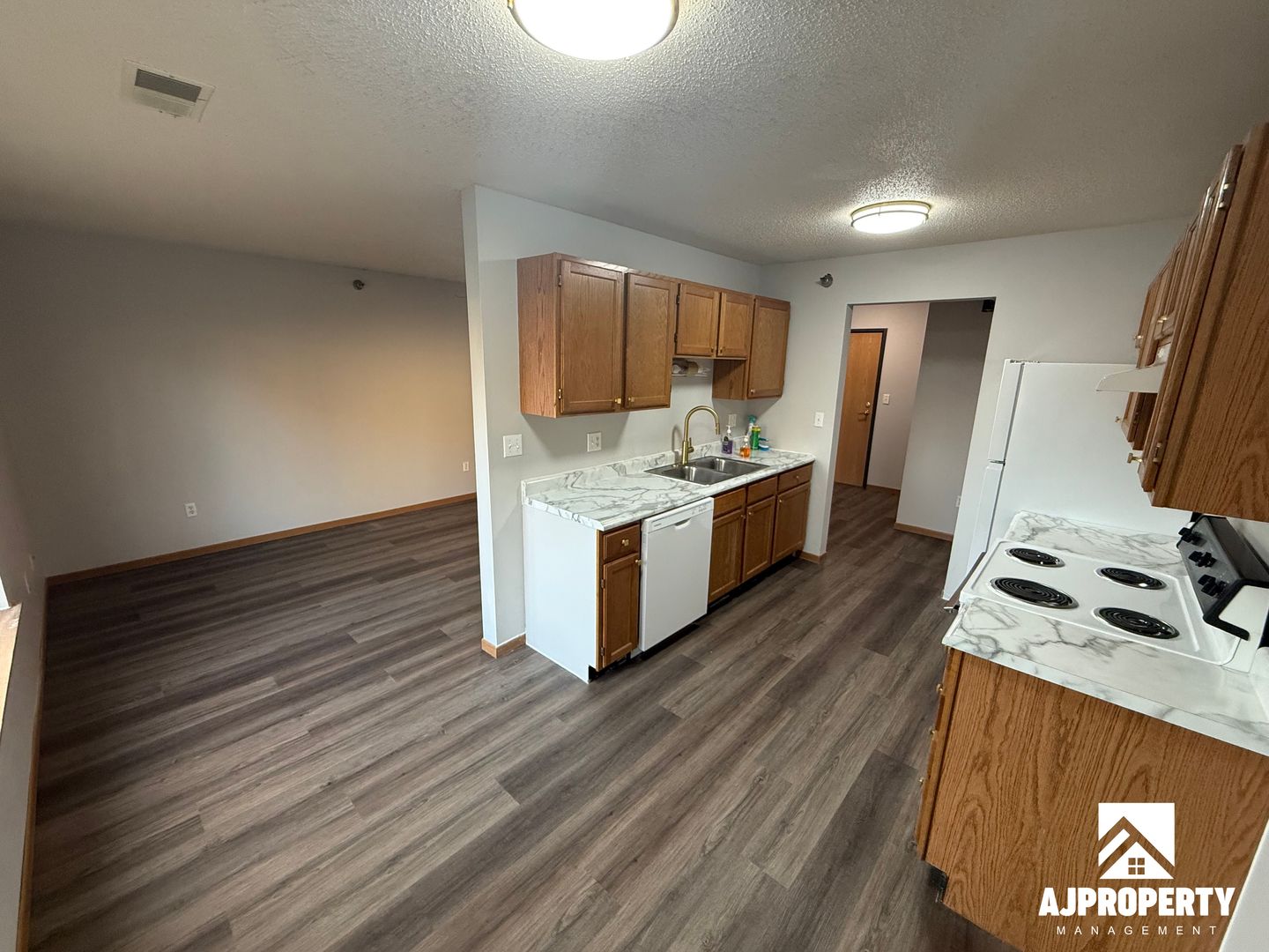 Sioux Falls Apartment: 1000 S Summit Ave