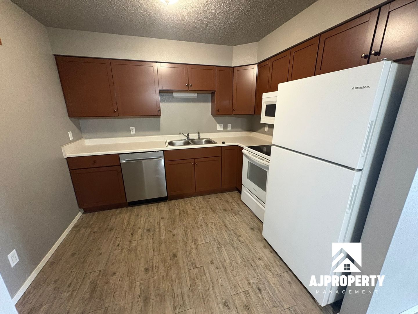 Brandon Apartment: 1300 E Keystone Dr