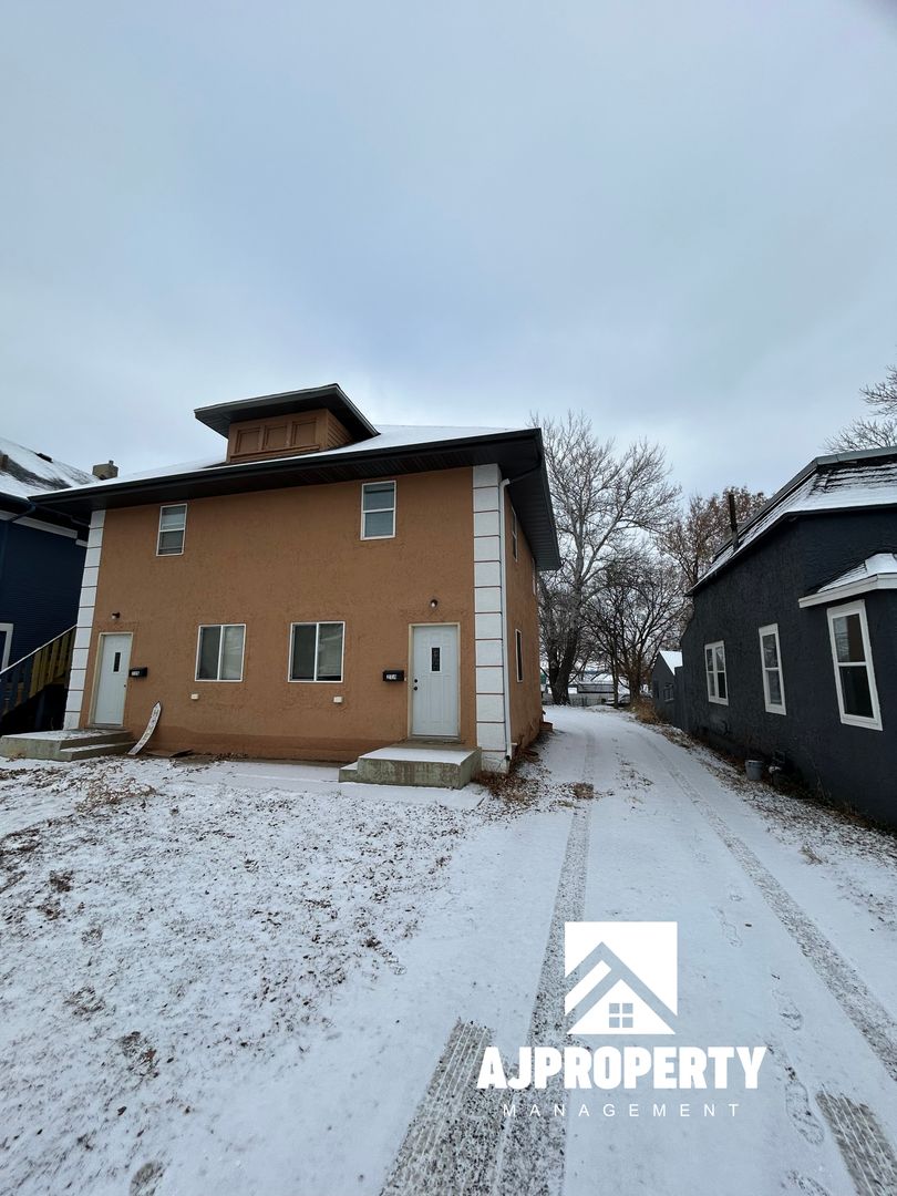 Sioux Falls House: 214 W Russell Street