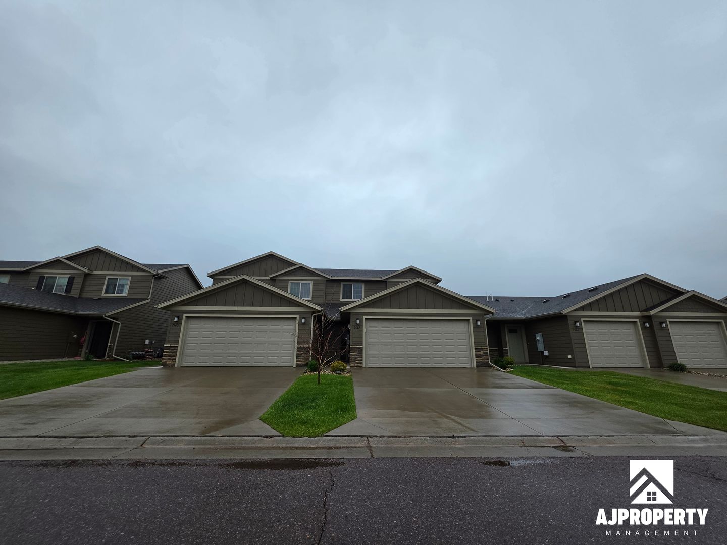 Sioux Falls Townhome: 2542 E Meadowside Pl
