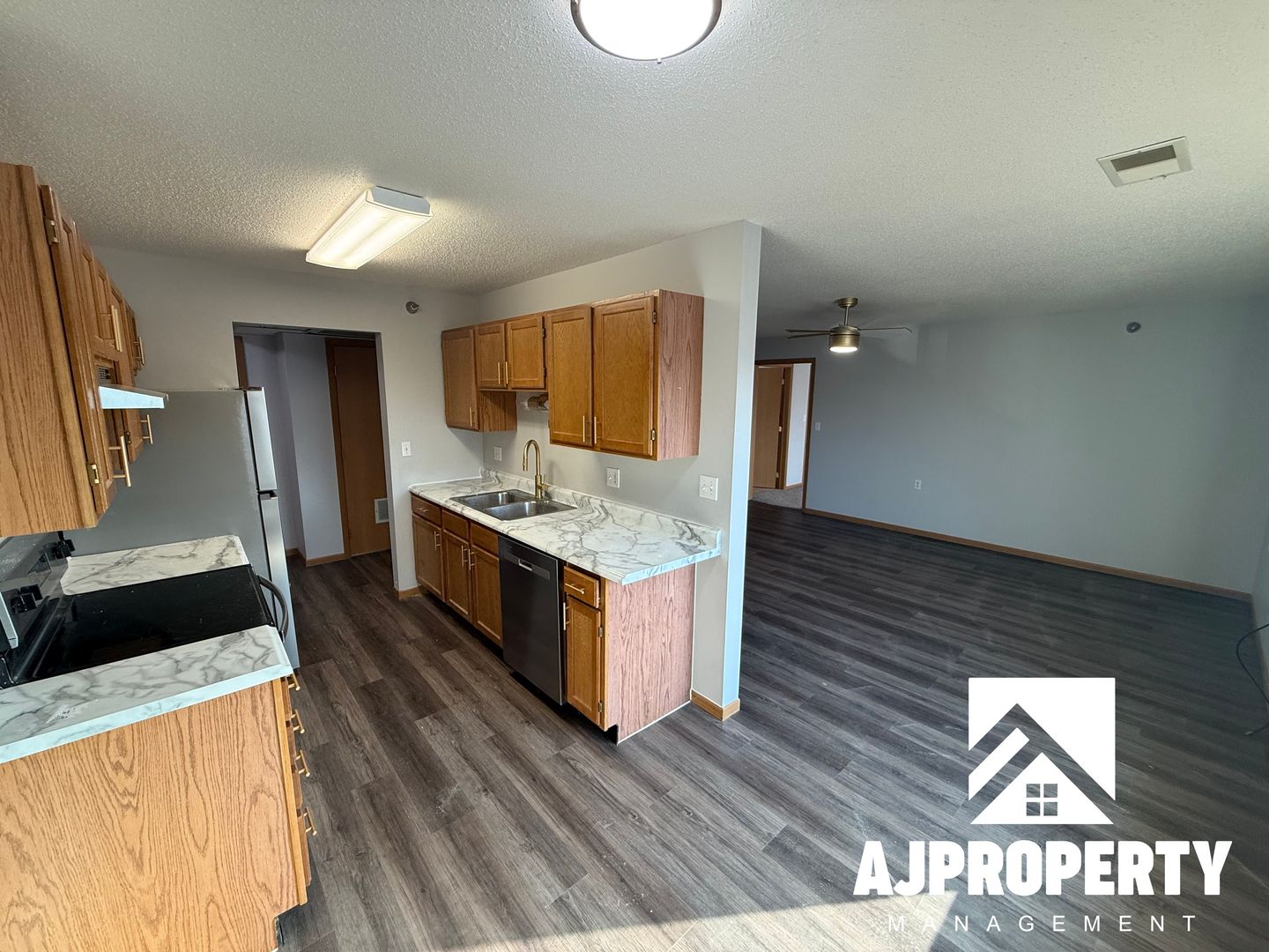Sioux Falls Apartment: 1000 S Summit Ave