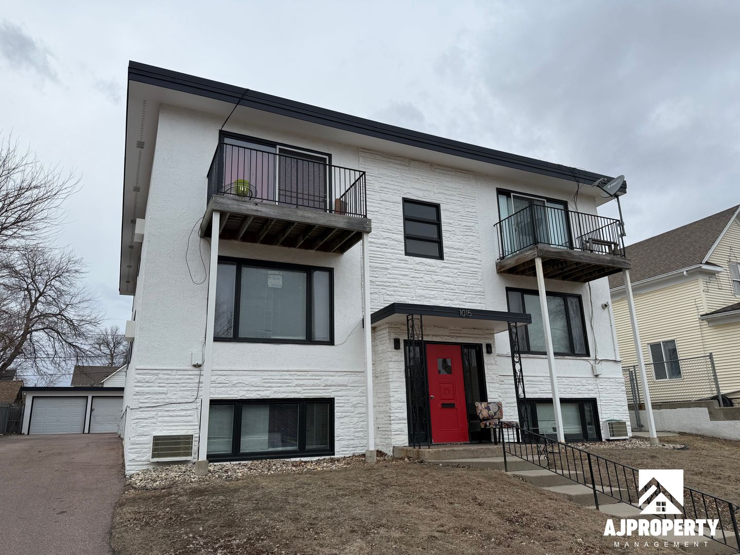 Sioux Falls Apartment: 1015 S Duluth Avenue