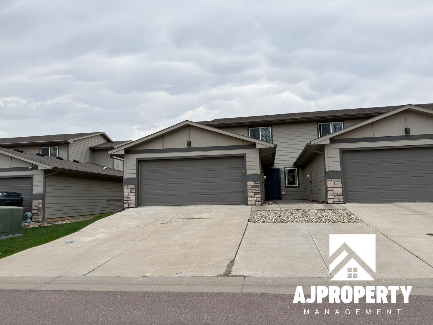 Sioux Falls House: 6516 W 6th Pl