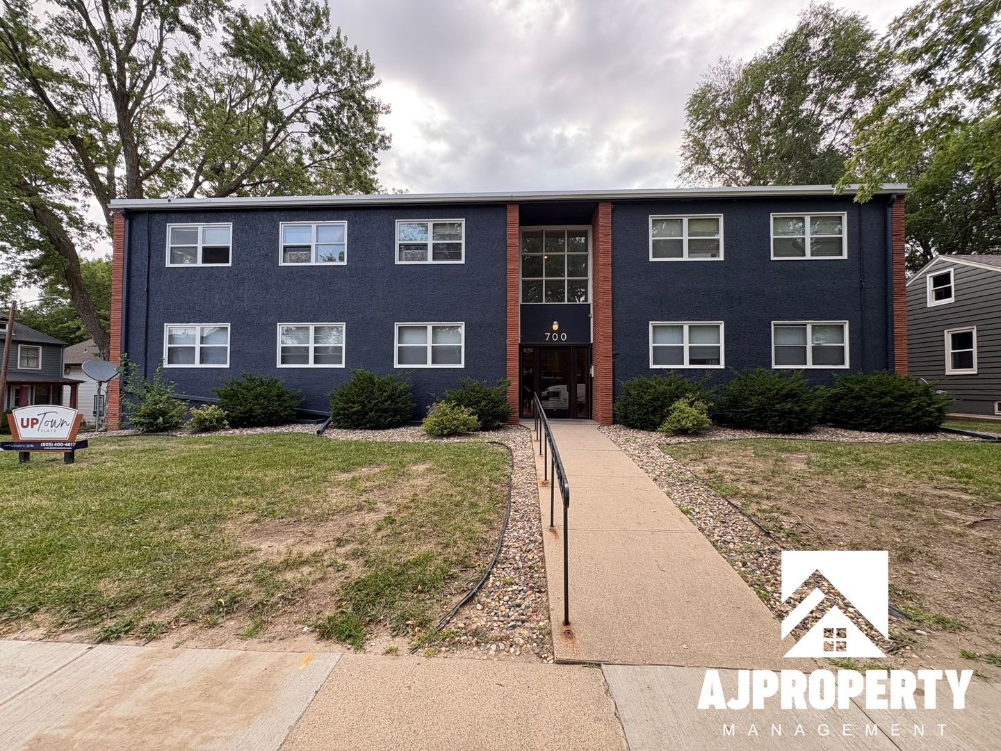 Sioux Falls Apartment: 615 W 15th St, 700 S Summit Ave