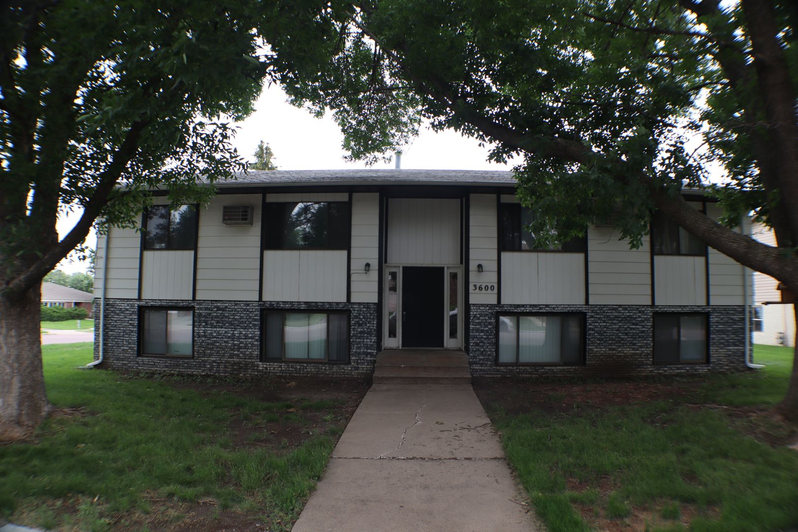 Sioux falls Apartment: 3600 S Cathy Ave