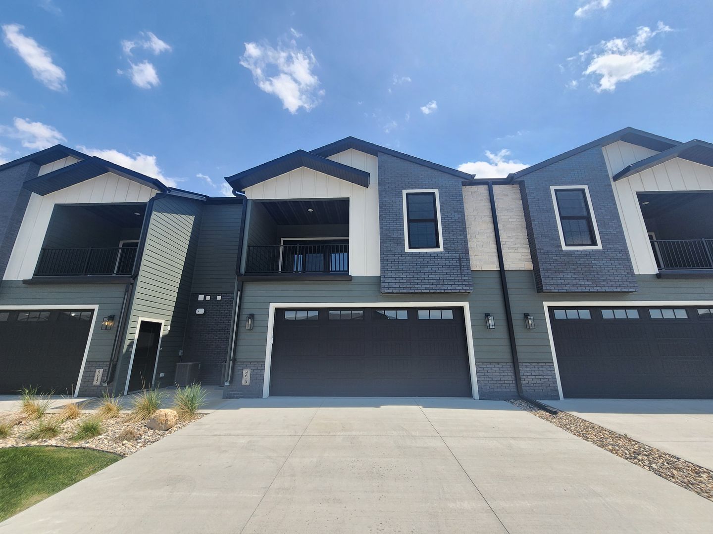 Sioux Falls House: 8617 w Shoreline Pl