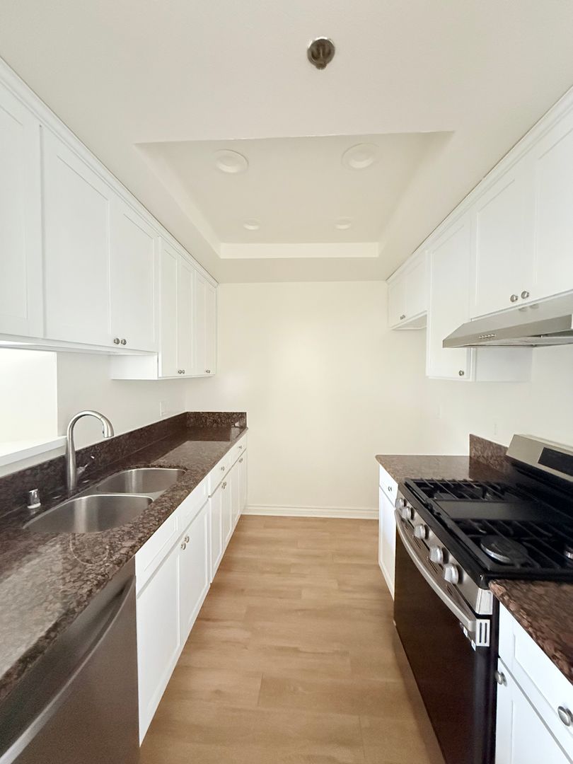 Los Angeles Apartment: 315 S. LaFayette Park Place